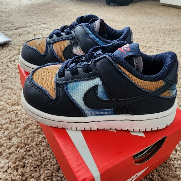 Nike Dunk Low - Picture 2 of 5